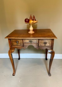A George III oak lowboy Image 12