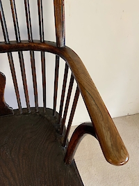 A wheel back Windsor arm chair Image 3