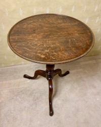 An oak tray top tripod table Image 1