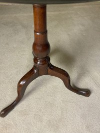 An oak tray top tripod table Image 6