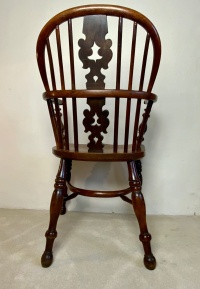 Yew wood Windsor arm chair Image 4