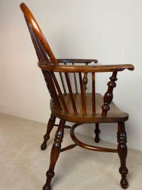 Yew wood Windsor arm chair Image 5