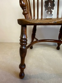 Yew wood Windsor arm chair Image 6