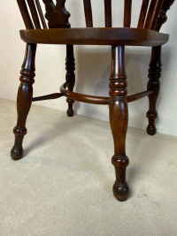 Yew wood Windsor arm chair Image 3