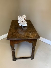 Early 17th century oak side table Image 10